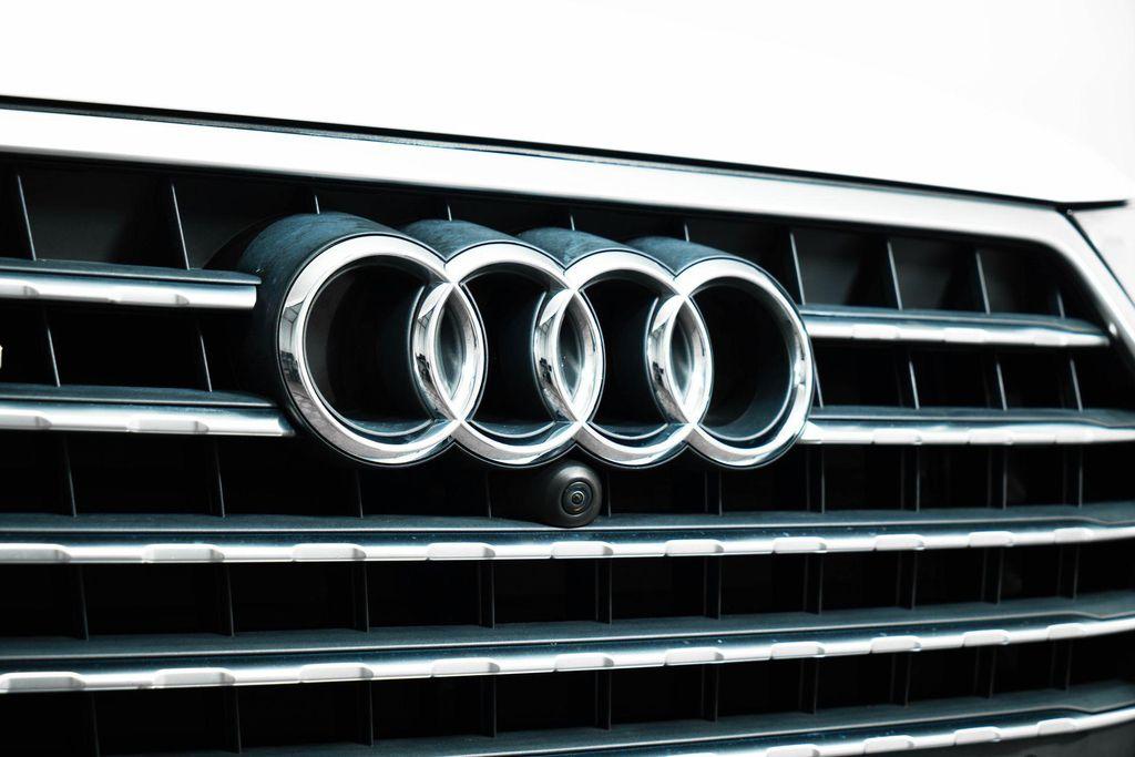 used 2019 Audi Q7 car, priced at $28,000