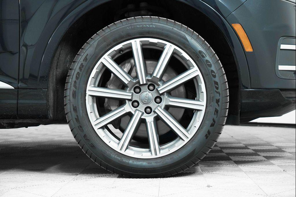 used 2019 Audi Q7 car, priced at $18,500