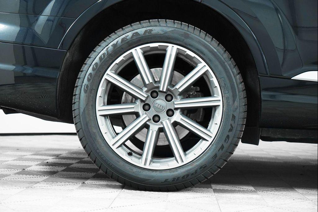 used 2019 Audi Q7 car, priced at $18,500