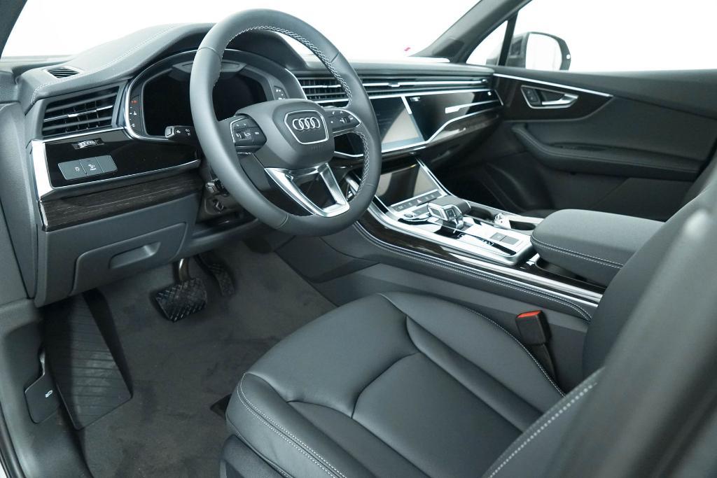 new 2025 Audi Q7 car, priced at $68,450