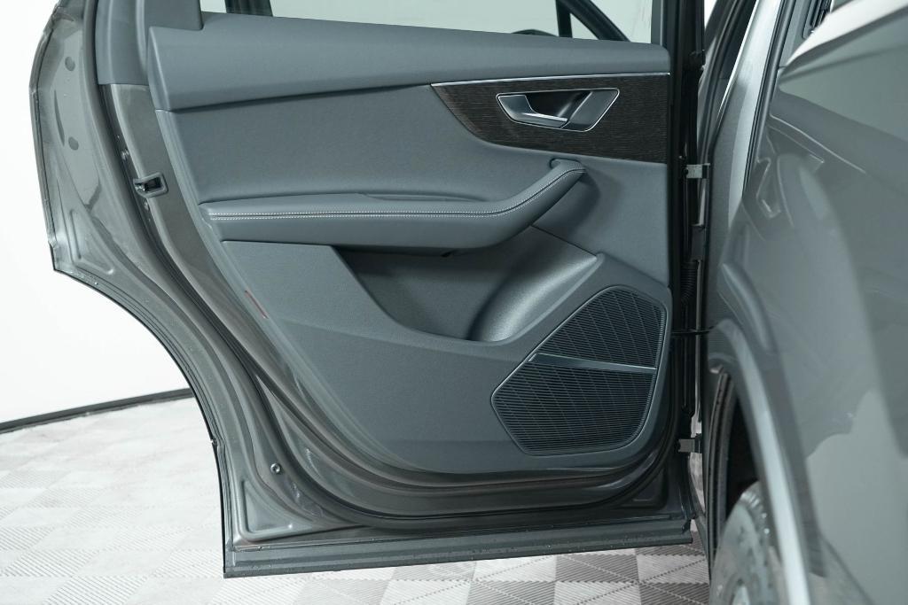 new 2025 Audi Q7 car, priced at $68,450