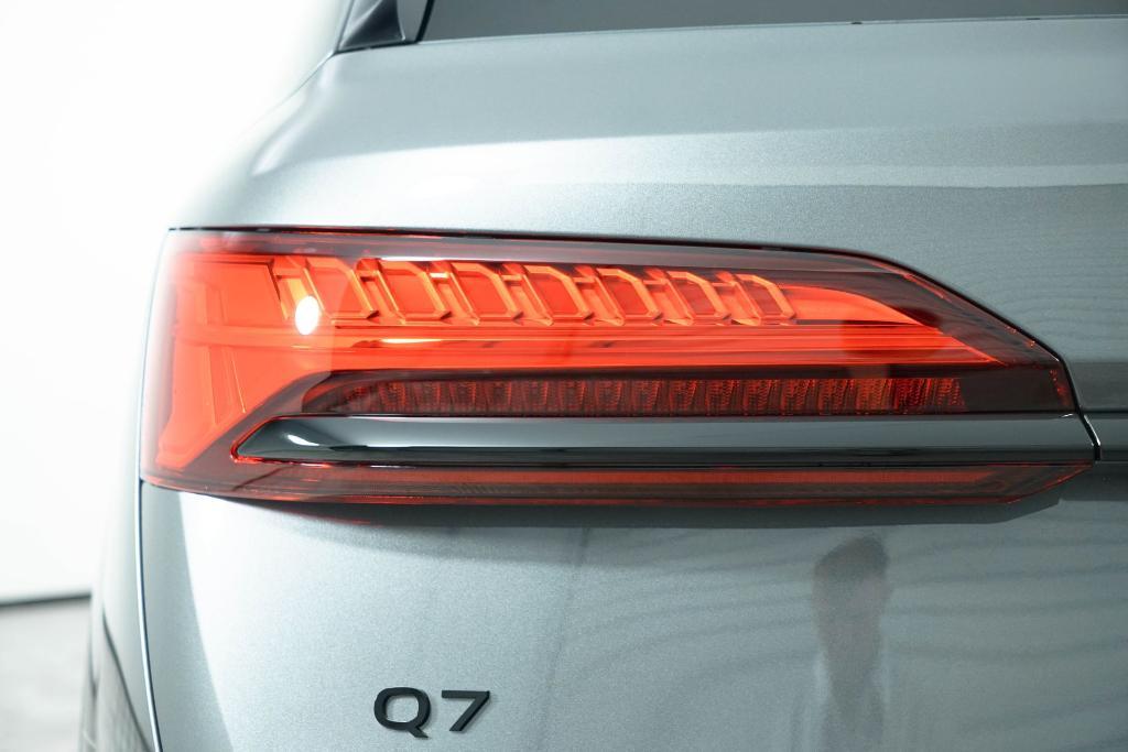 new 2025 Audi Q7 car, priced at $68,450