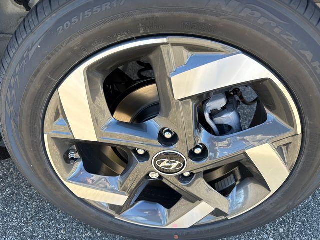 new 2025 Hyundai Venue car, priced at $25,565