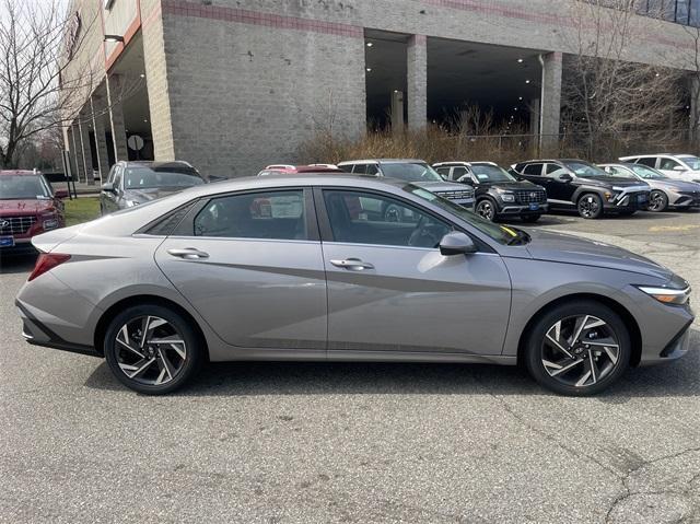 new 2024 Hyundai Elantra car, priced at $27,020