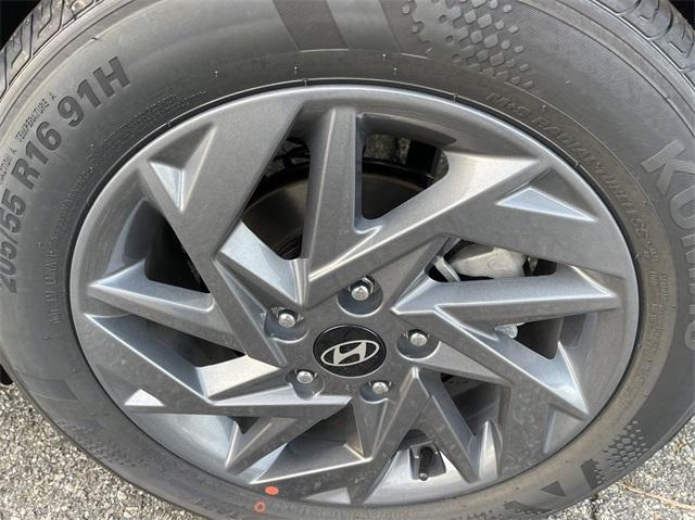 new 2025 Hyundai Elantra car, priced at $24,690