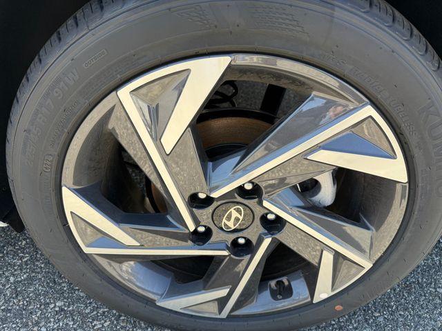 new 2025 Hyundai Elantra car, priced at $25,605
