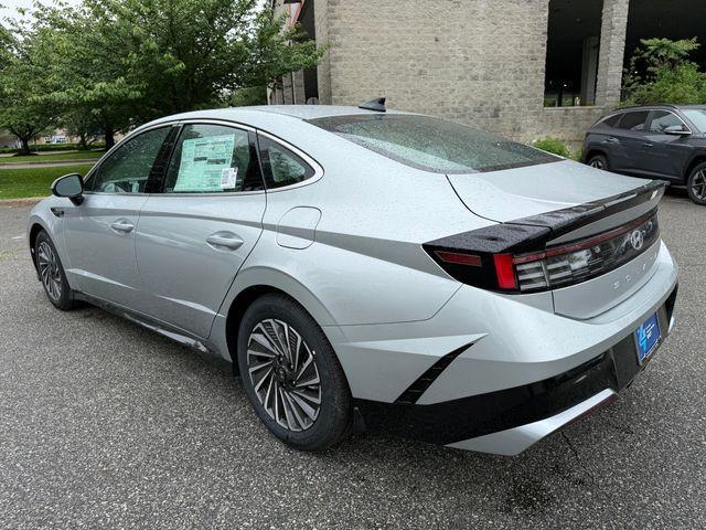 new 2025 Hyundai Sonata Hybrid car, priced at $33,010
