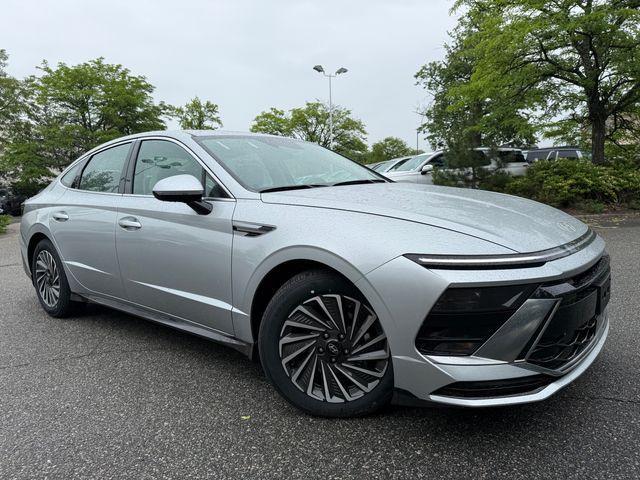 new 2025 Hyundai Sonata Hybrid car, priced at $33,010