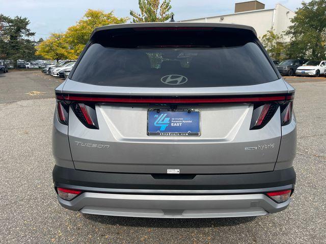 new 2025 Hyundai TUCSON Hybrid car, priced at $37,915