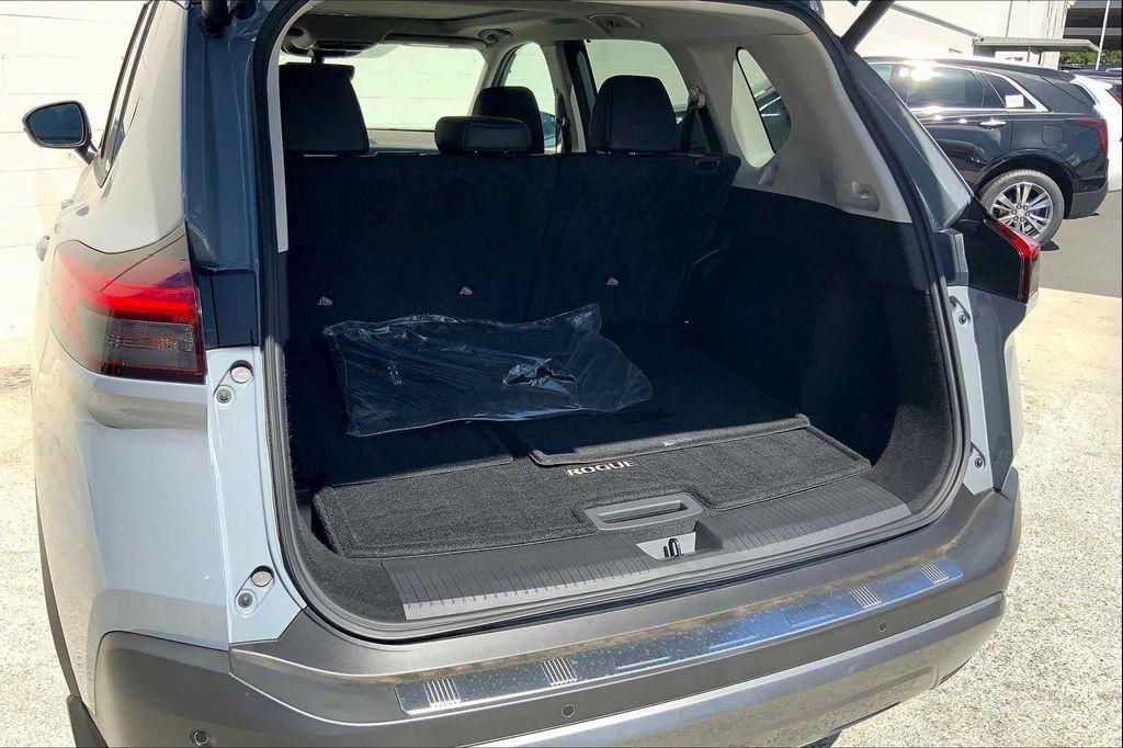 used 2022 Nissan Rogue car, priced at $30,364