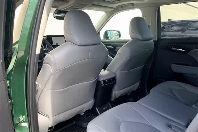 used 2023 Toyota Highlander car, priced at $38,583