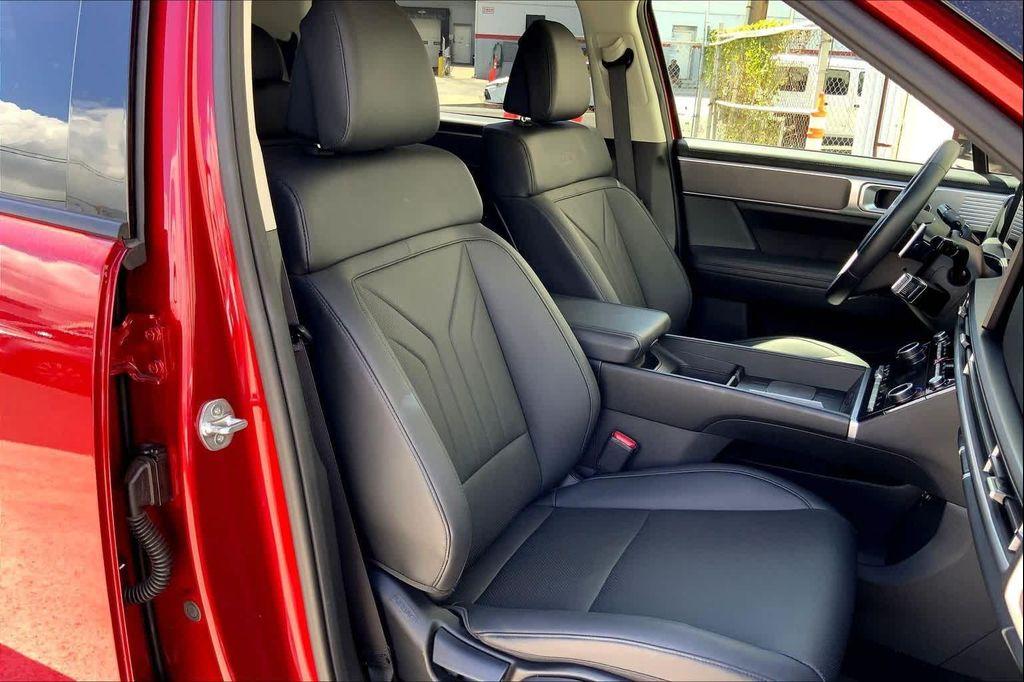 used 2025 Hyundai Santa Fe car, priced at $37,307