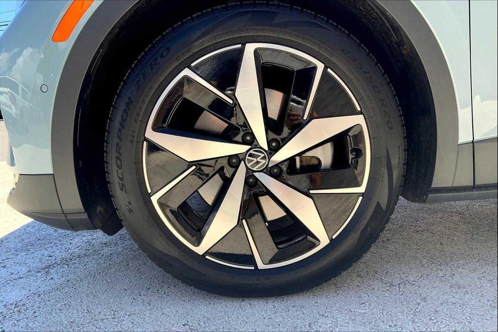 used 2025 Volkswagen ID.4 car, priced at $37,619