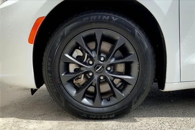 used 2021 Chrysler Pacifica car, priced at $31,229