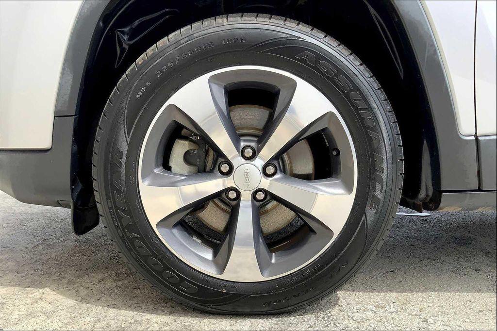 used 2019 Jeep Cherokee car, priced at $16,734