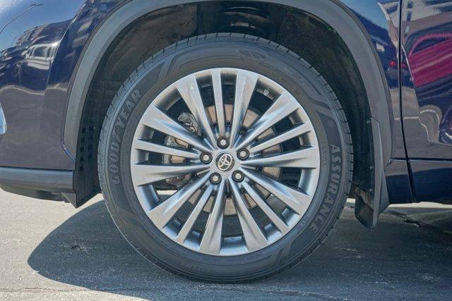 used 2020 Toyota Highlander car, priced at $30,991