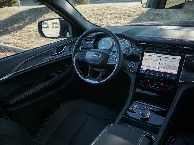 new 2025 Jeep Grand Cherokee car, priced at $45,995