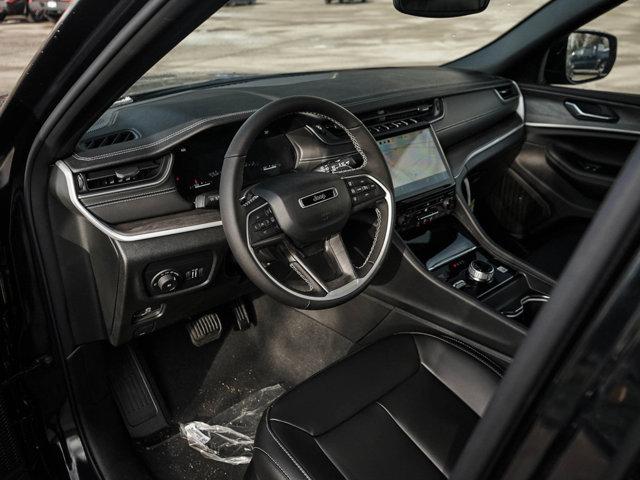 new 2025 Jeep Grand Cherokee car, priced at $41,995