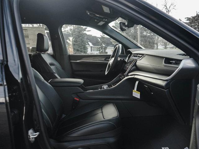 new 2025 Jeep Grand Cherokee car, priced at $41,995