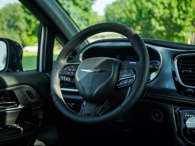 new 2025 Chrysler Pacifica car, priced at $50,972