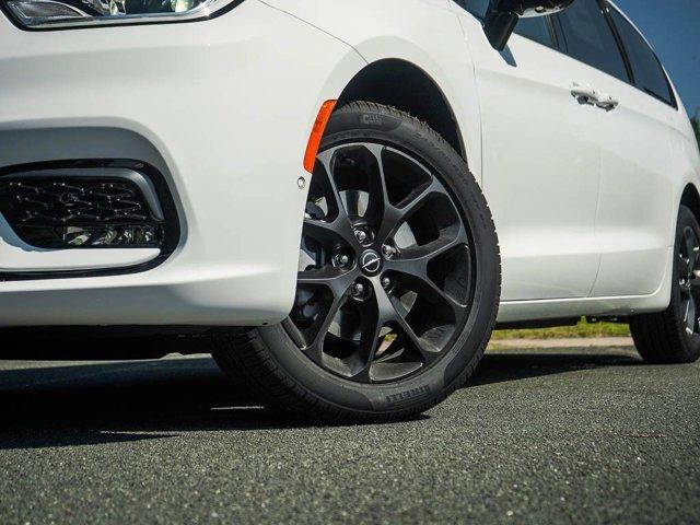 new 2025 Chrysler Pacifica car, priced at $50,972