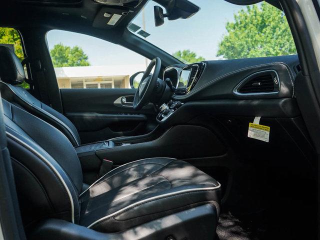 new 2025 Chrysler Pacifica car, priced at $49,776