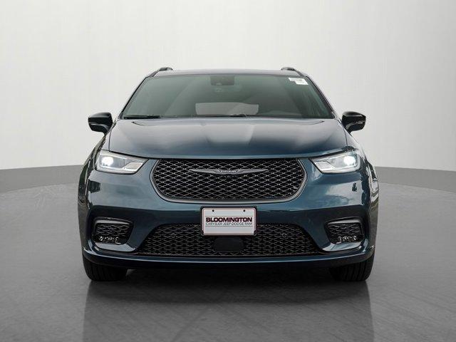 new 2025 Chrysler Pacifica car, priced at $49,776