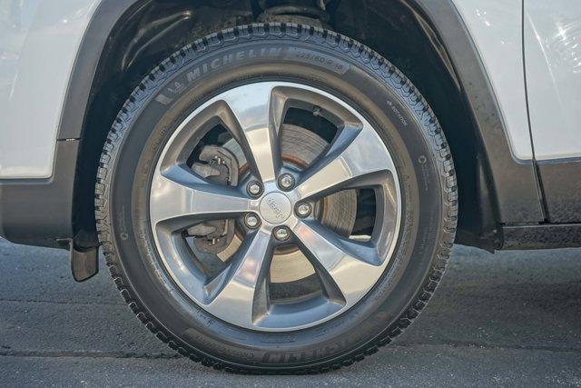 used 2019 Jeep Cherokee car, priced at $17,491