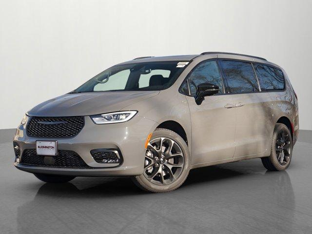 new 2025 Chrysler Pacifica car, priced at $55,128