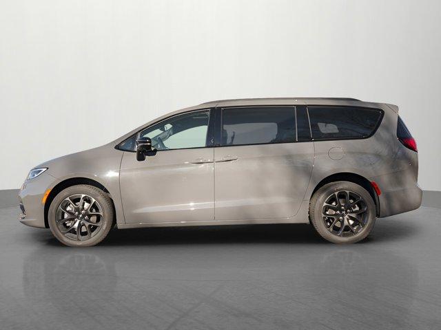 new 2025 Chrysler Pacifica car, priced at $55,128