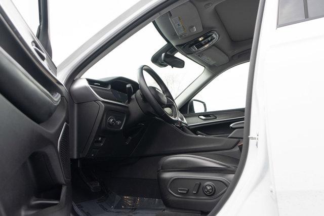 used 2022 Jeep Grand Cherokee car, priced at $31,991