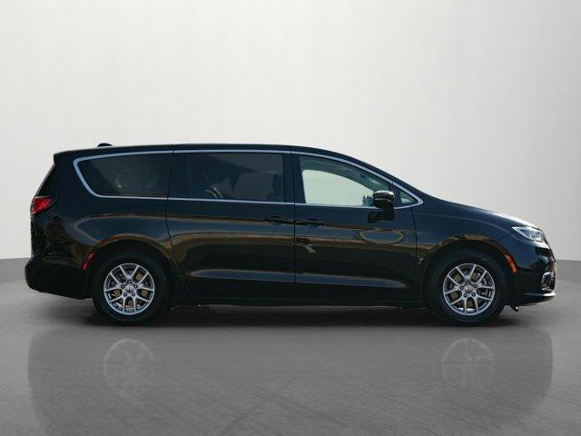 used 2024 Chrysler Pacifica car, priced at $30,991