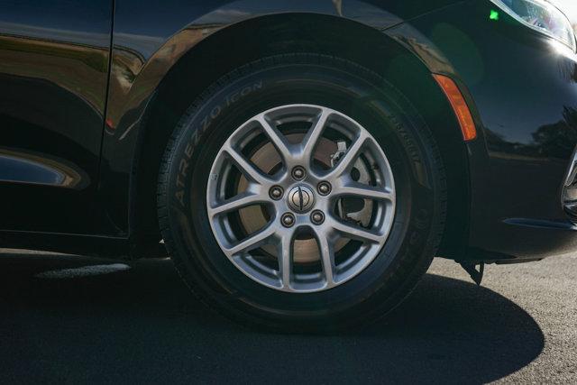 used 2024 Chrysler Pacifica car, priced at $30,991