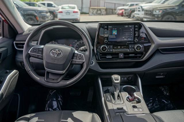 used 2022 Toyota Highlander car, priced at $39,500