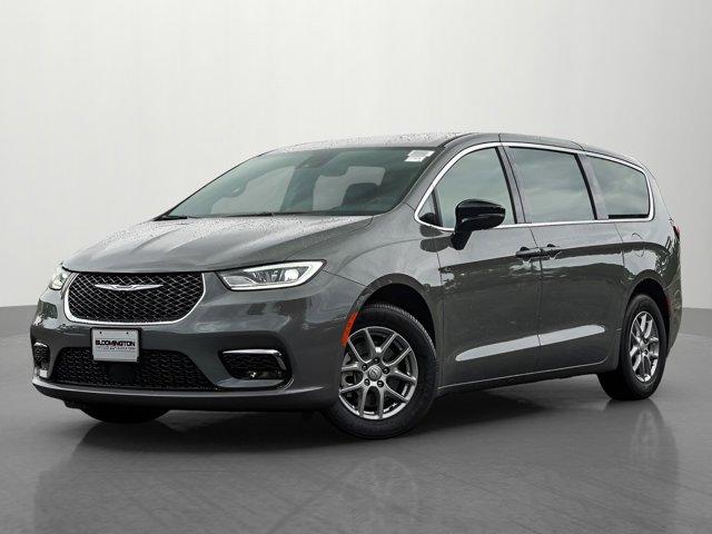 new 2025 Chrysler Pacifica car, priced at $39,995
