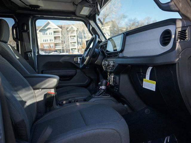 new 2025 Jeep Gladiator car, priced at $39,995