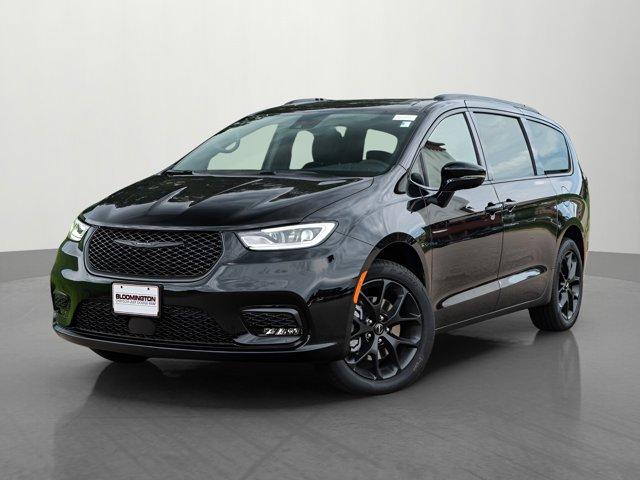 new 2024 Chrysler Pacifica car, priced at $45,995