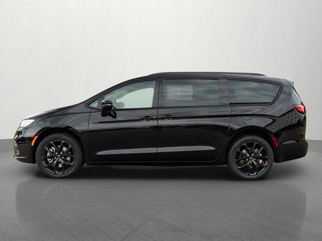 new 2024 Chrysler Pacifica car, priced at $45,995