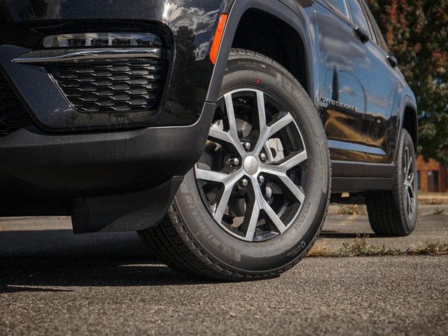 new 2025 Jeep Grand Cherokee car, priced at $43,833