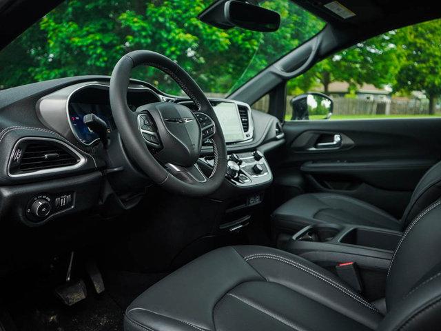 new 2025 Chrysler Pacifica Hybrid car, priced at $44,838