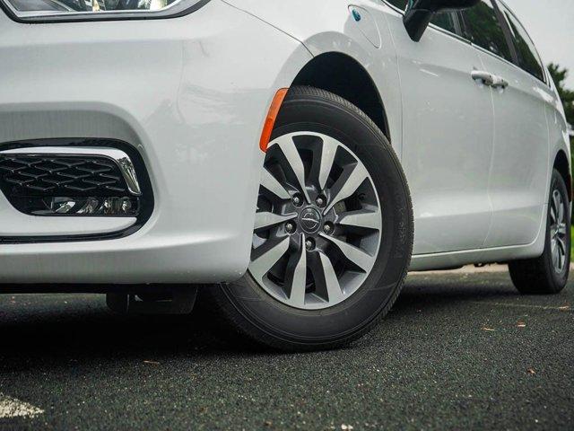 new 2025 Chrysler Pacifica Hybrid car, priced at $44,838
