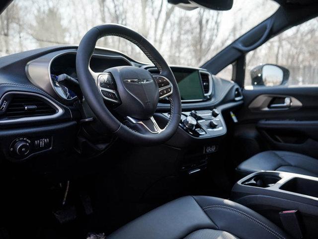 new 2025 Chrysler Pacifica car, priced at $41,995