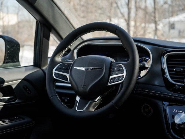 new 2025 Chrysler Pacifica car, priced at $41,995