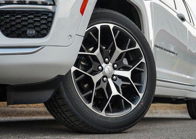 new 2025 Jeep Grand Cherokee car, priced at $59,860