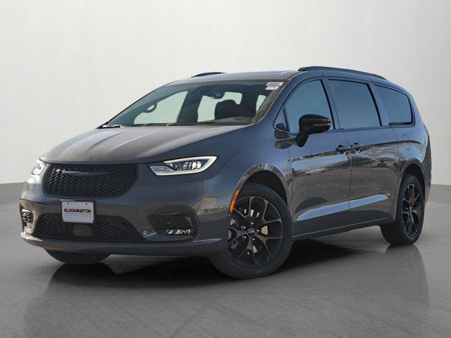 new 2025 Chrysler Pacifica car, priced at $49,995