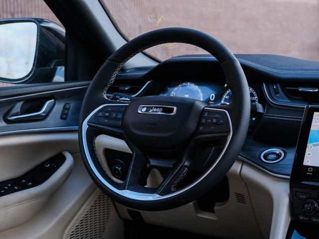 new 2025 Jeep Grand Cherokee car, priced at $45,995