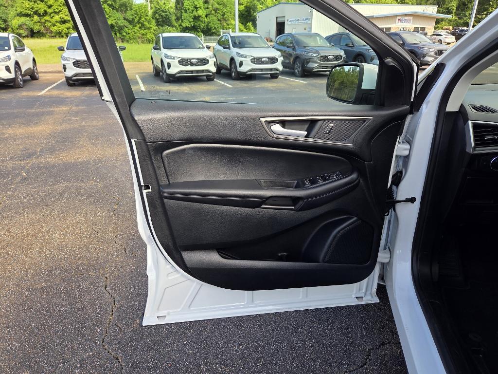used 2022 Ford Edge car