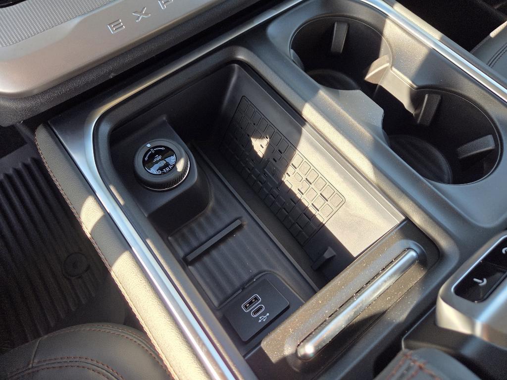 new 2025 Ford Expedition car, priced at $71,240