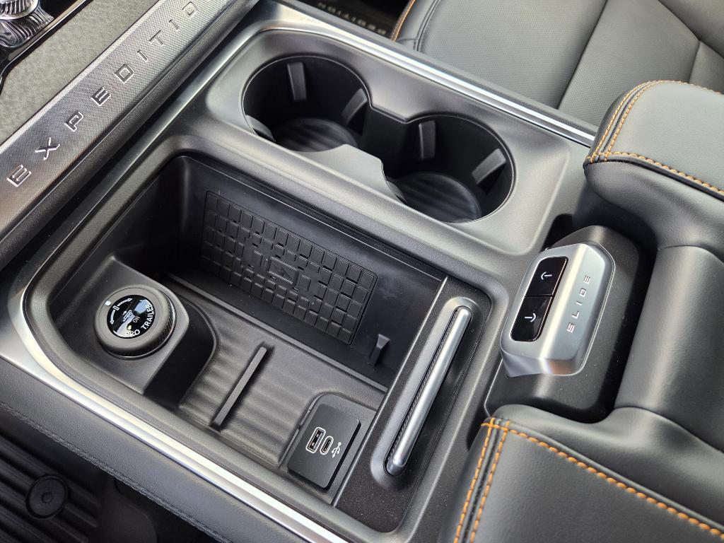 new 2025 Ford Expedition car, priced at $85,800