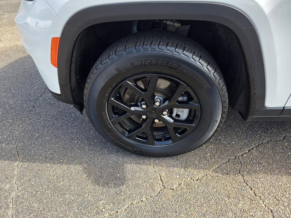 used 2024 Jeep Grand Cherokee L car, priced at $33,500